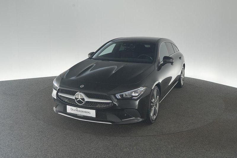 Schwarz Gebraucht 2022 Mercedes CLA220 Shooting Brake Kombi | 27.810 € (Guter Preis) - Bild 1/4