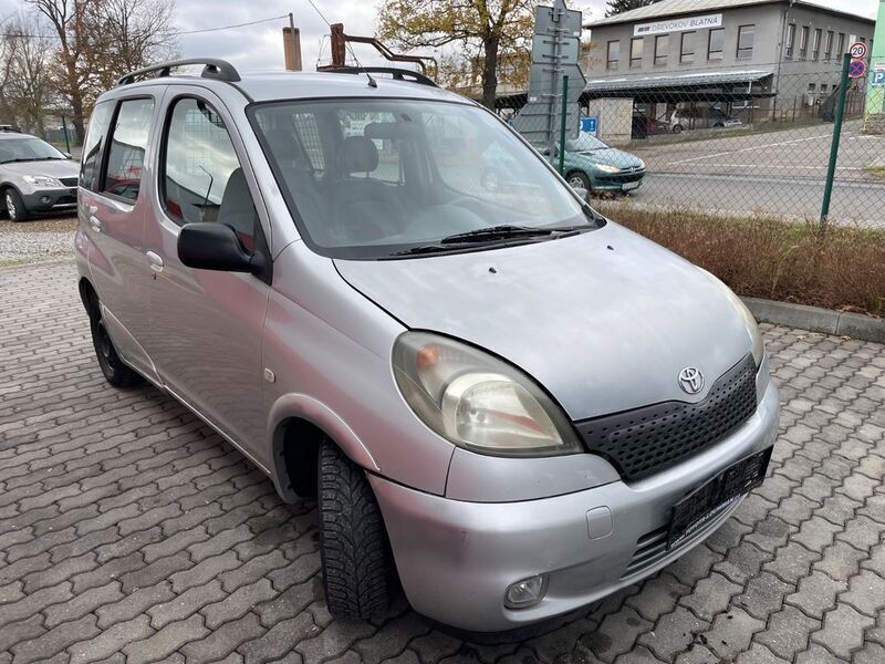 Silber Gebraucht 2001 Toyota Yaris Verso Van / Kleinbus | 1.650 € (Fairer Preis) - Bild 1/4