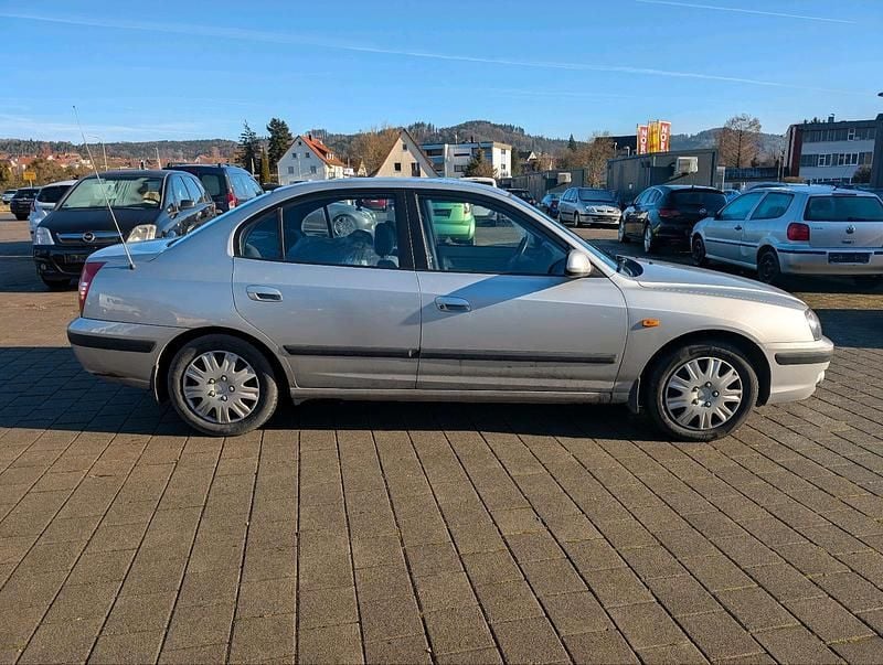 Gebraucht Hyundai Elantra 105 PS (77 kW) 2005 Silber Limousine
