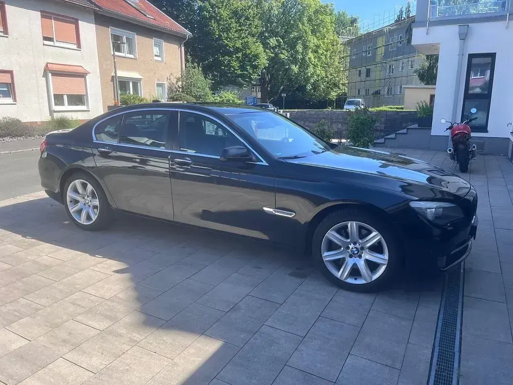 Gebraucht BMW 740 306 PS (225 kW) 2011 Schwarz Limousine