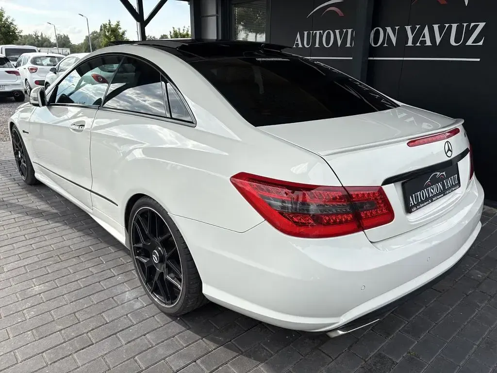Gebraucht Mercedes E500 408 PS (300 kW) 2012 Calcitweiss  unilack Coupé