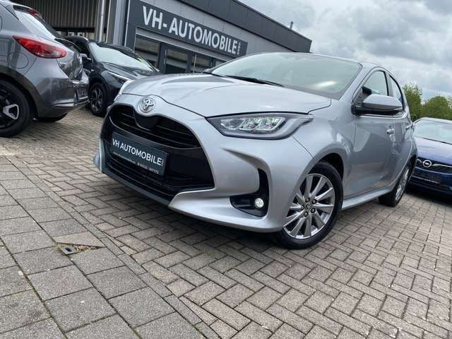 Silber Gebraucht 2024 Toyota Yaris Kleinwagen | 19.470 € (Fairer Preis) - Bild 1/2