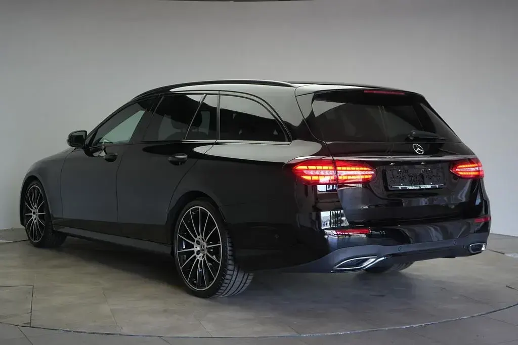 Gebraucht Mercedes E220 AMG 200 PS (147 kW) 2022 Schwarz Limousine