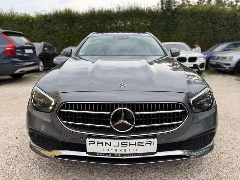 Gebraucht Mercedes E300 265 PS (194 kW) 2022 Selenitgrau Kombi