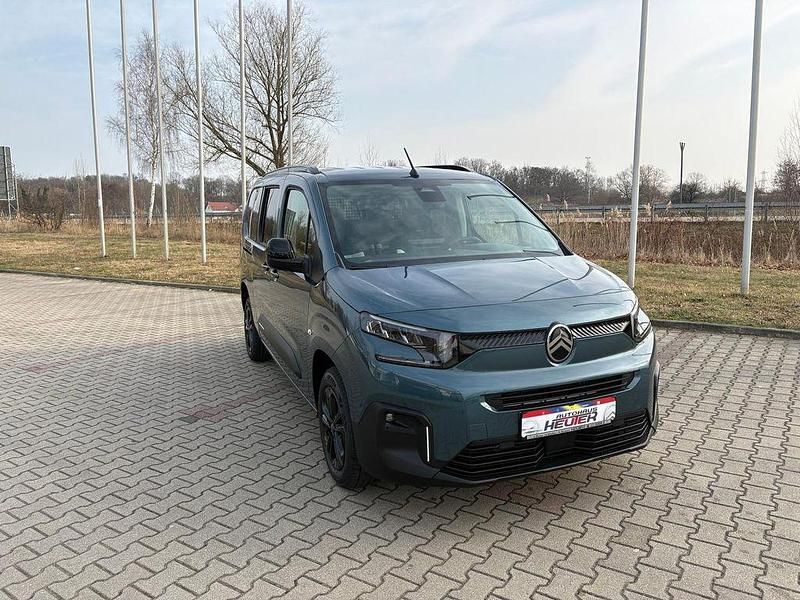 Neu Citroën Berlingo 102 PS (75 kW) 2026 Kiamablau Van / Kleinbus