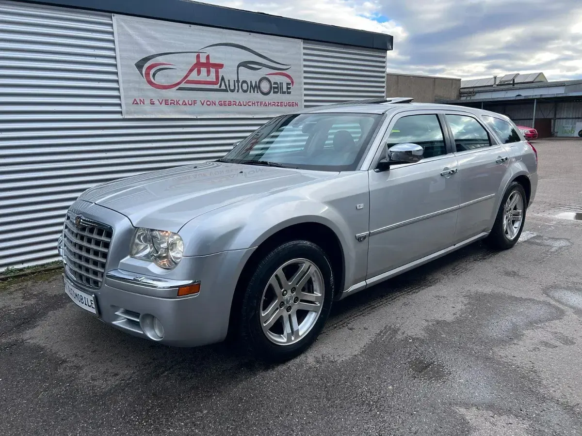 Usado Chrysler 300C 249 CV (183 kW) 2007 Plateado Familiar