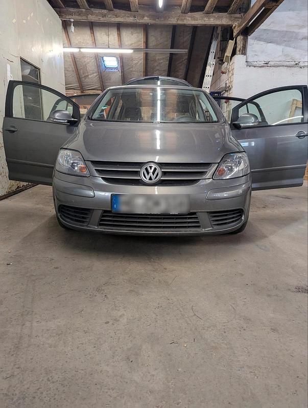 Andere außenfarben Gebraucht 2005 VW Golf V Limousine | 2.199 € (Fairer Preis) - Bild 1/4
