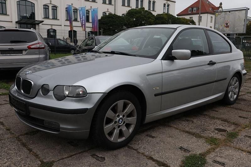 Silber Gebraucht 2004 BMW 318 Advantage Coupé | 2.250 € (Superpreis) - Bild 1/4