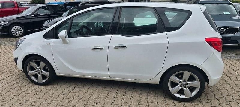 Weiß Gebraucht 2011 Opel Meriva Edition Van / Kleinbus | 4.199 € (Fairer Preis) - Bild 1/4