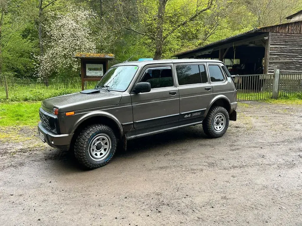 Gebraucht Lada niva 80 PS (58 kW) 2020 Braun SUV