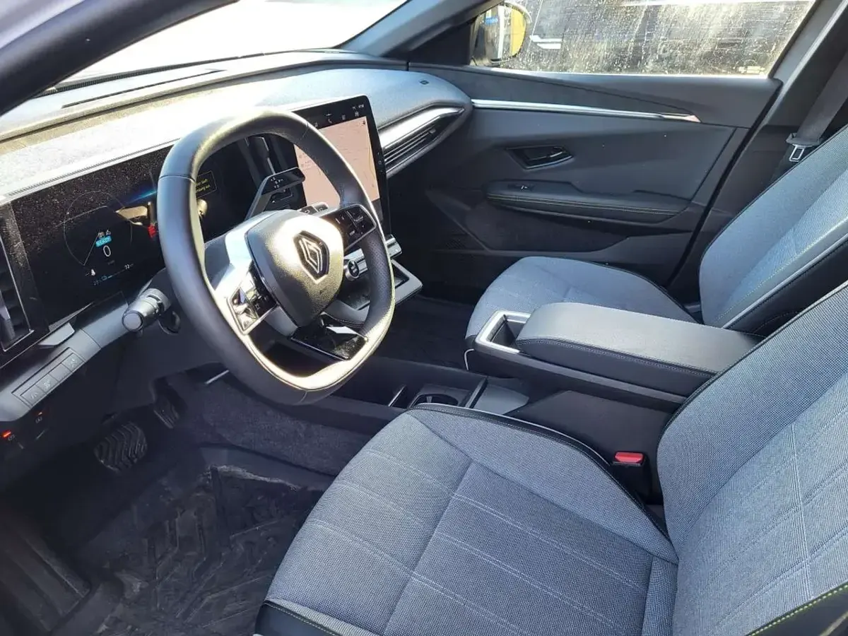Używany Renault Megane E-Tech Techno 161 kW (220 KM) 2022 Szary SUV