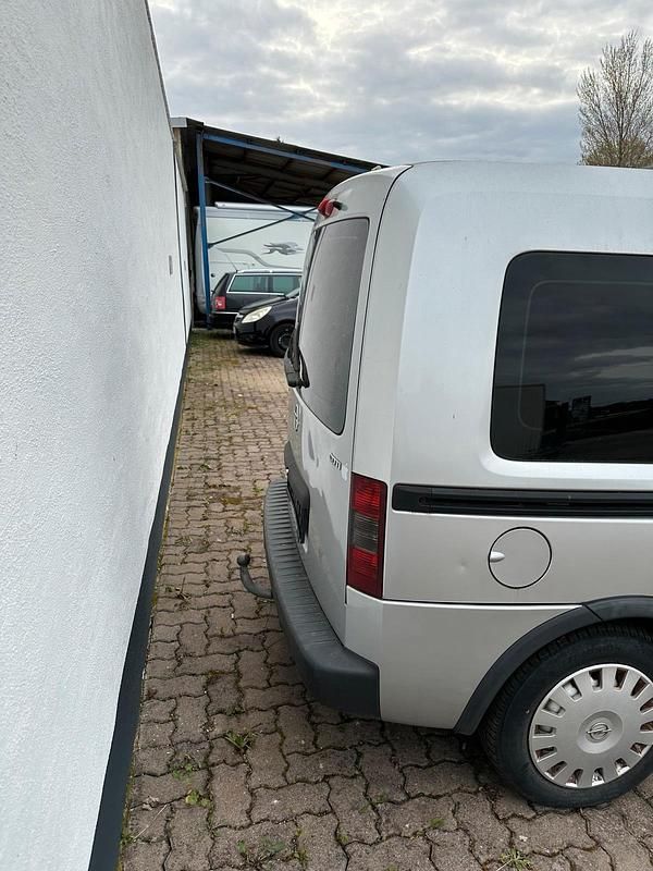 Gebraucht Opel Combo 101 PS (74 kW) 2009 Silber Van / Kleinbus