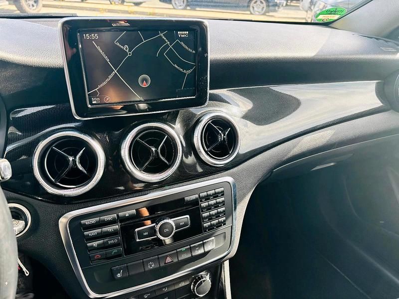 Schwarz Gebraucht 2013 Mercedes CLA250 Limousine | 12.500 € - Bild 1/4