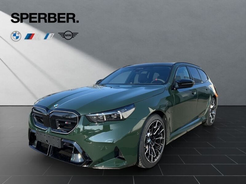 Grün Neu 2025 BMW M5 Comfort Edition Kombi | 149.980 € (Superpreis) - Bild 1/4