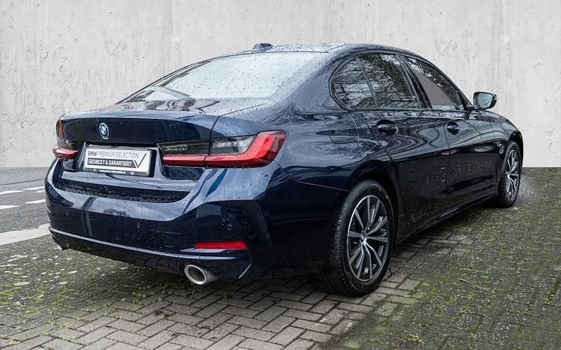 Gebraucht BMW 320e Sport Line 204 PS (150 kW) 2022 Blau Limousine