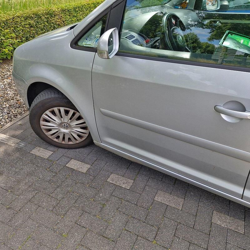 Silber Gebraucht 2003 VW Touran Trendline Van / Kleinbus | 1.500 € (Guter Preis) - Bild 1/4