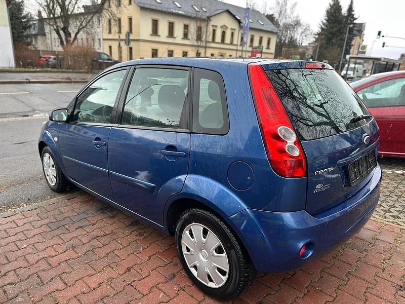 Gebraucht Ford Fiesta 80 PS (58 kW) 2008 Blau Kleinwagen
