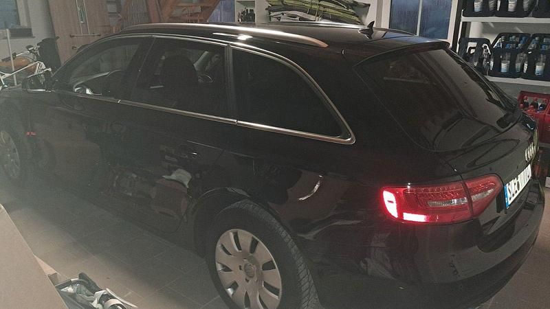 Gebraucht Audi A4 Ambiente 150 PS (110 kW) 2014 Schwarz Kombi