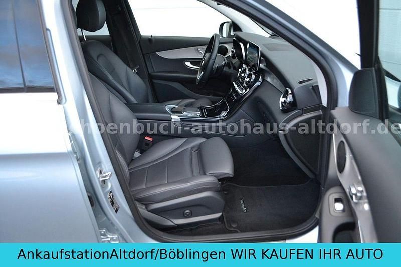 Gebraucht Mercedes GLC200 163 PS (119 kW) 2021 Silber metallic SUV