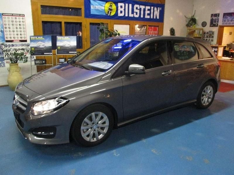 Gebraucht Mercedes B180 Edition 122 PS (89 kW) 2015 Grau Van / Kleinbus