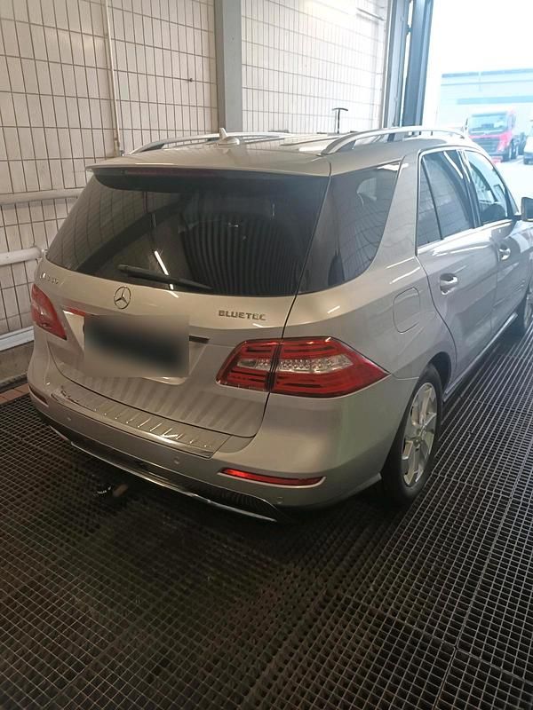 Gebraucht Mercedes ML350 258 PS (189 kW) 2013 Silber SUV