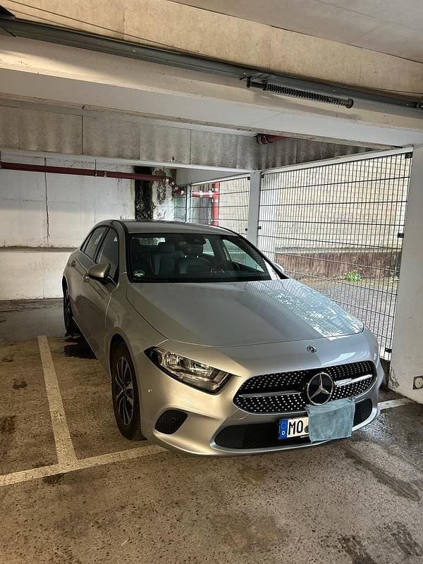 Gebraucht Mercedes A180 116 PS (85 kW) 2022 Grau Limousine