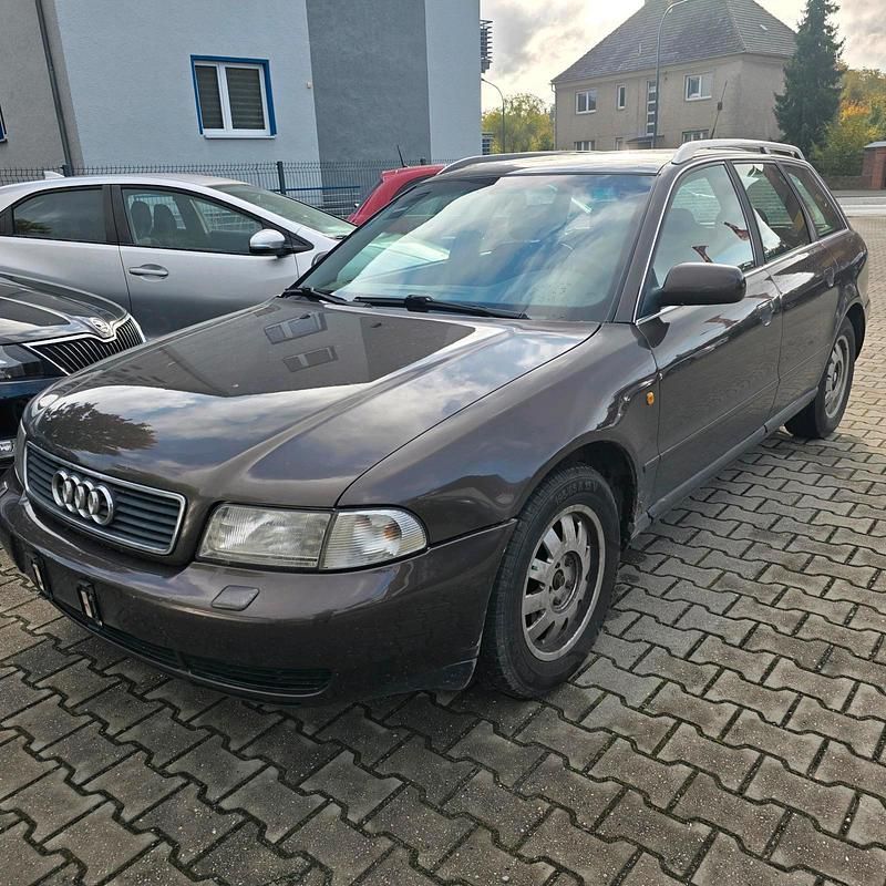 Grün Gebraucht 1998 Audi A4 Kombi | 399 € (Superpreis) - Bild 1/4