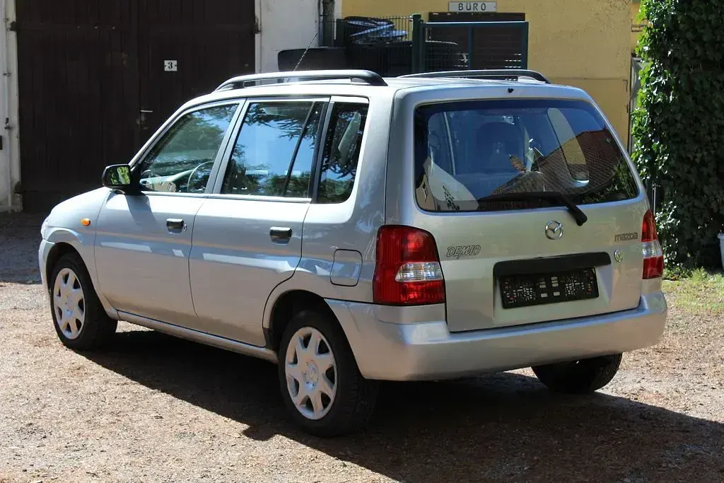 Gebraucht Mazda Demio Exclusive 75 PS (55 kW) 2000 Silber Kleinwagen