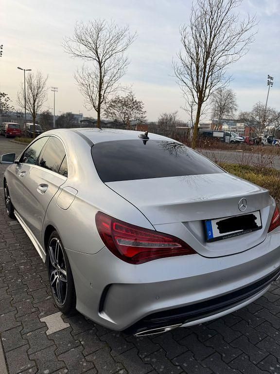 Silber Gebraucht 2018 Mercedes CLA200 AMG line Limousine | 22.190 € (Etwas zu teuer) - Bild 1/4