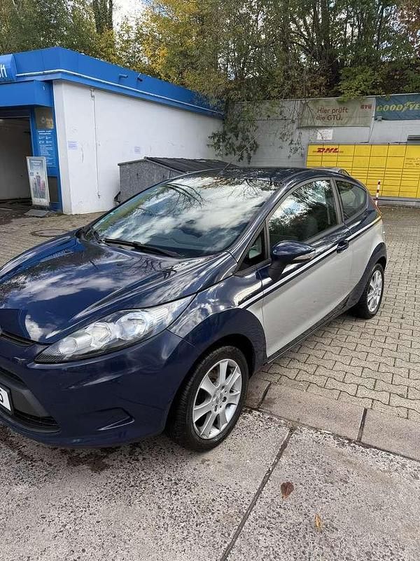 Gebraucht Ford Fiesta Trend 82 PS (60 kW) 2012 Blau Kleinwagen