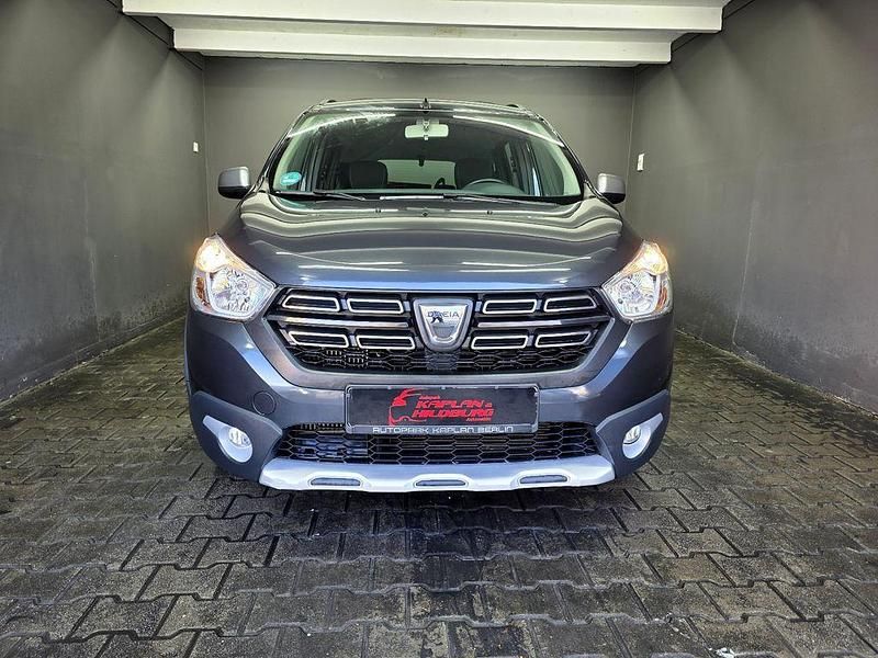Gebraucht Dacia Lodgy Stepway 131 PS (96 kW) 2022 Grau Van / Kleinbus