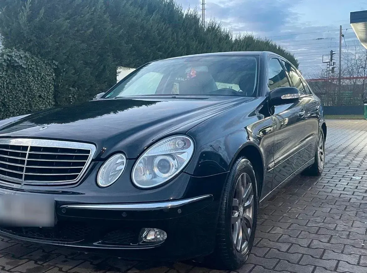 Gebraucht Mercedes E240 176 PS (129 kW) 2005 Schwarz Limousine