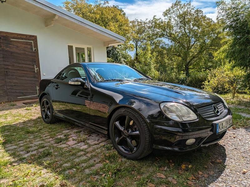 Schwarz Gebraucht 2002 Mercedes SLK32 AMG AMG Cabrio | 13.300 € (Etwas zu teuer) - Bild 1/2