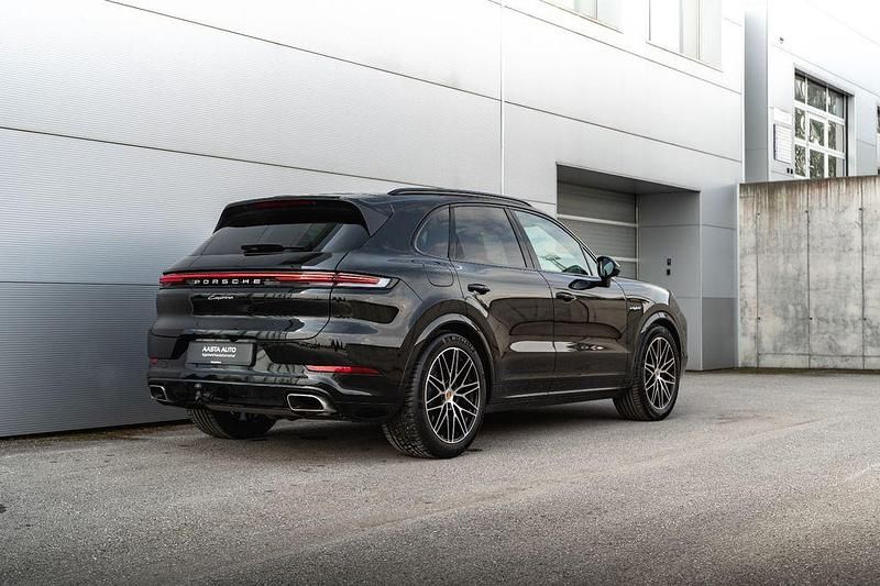 Gebraucht Porsche Cayenne 470 PS (345 kW) 2024 Schwarz SUV