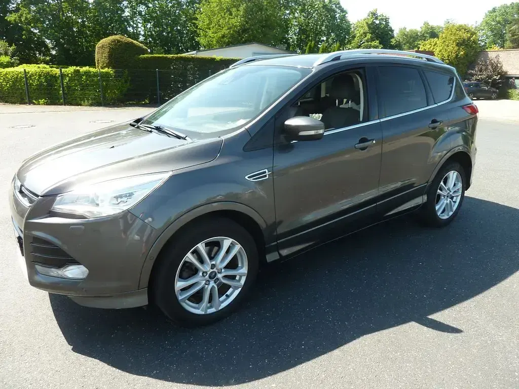 Gebraucht Ford Kuga Individual 179 PS (131 kW) 2015 Grau SUV