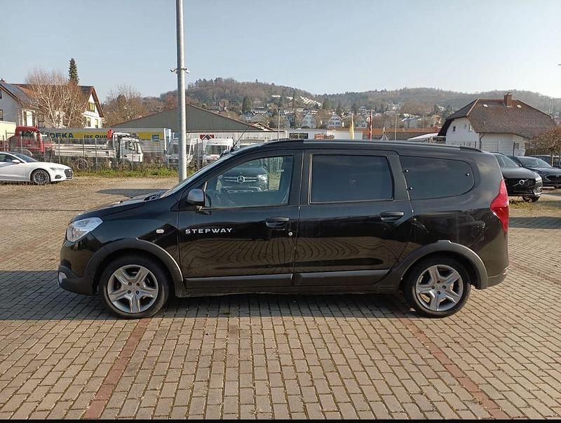 Gebraucht Dacia Lodgy Stepway 116 PS (85 kW) 2022 Schwarz Van / Kleinbus