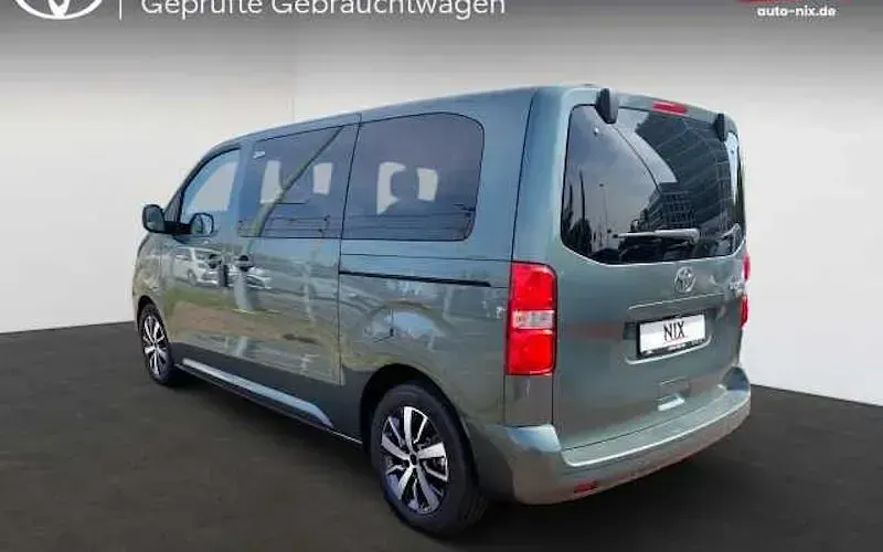 Neu Toyota Proace Verso Comfort 180 PS (132 kW) 2026 Grün Kombi
