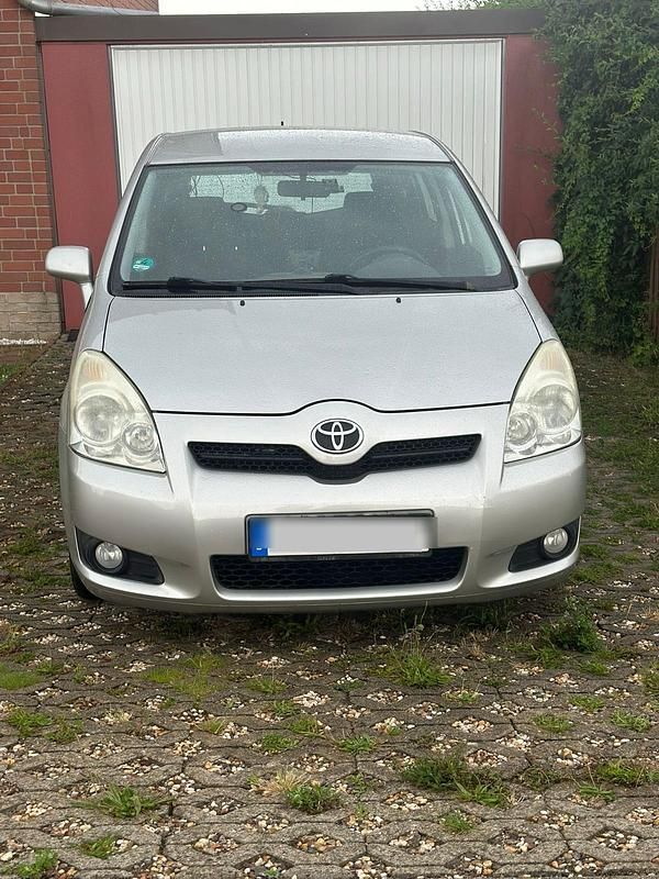 Silber Gebraucht 2007 Toyota Corolla Verso Van / Kleinbus | 2.200 € (Superpreis) - Bild 1/4