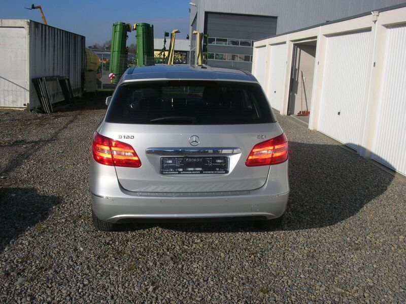 Gebraucht Mercedes B180 109 PS (80 kW) 2014 Silber Van / Kleinbus