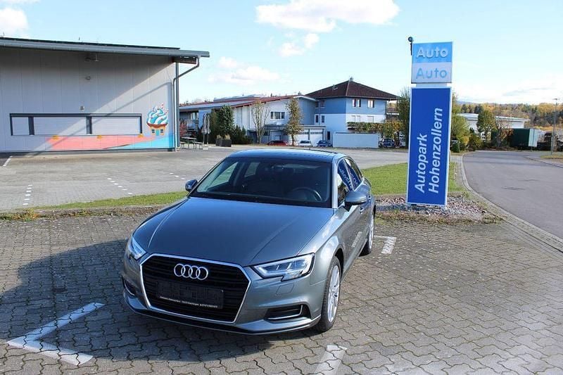 Grau Gebraucht 2019 Audi A3 Design Limousine | 18.999 € (Guter Preis) - Bild 1/4