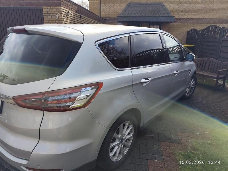 Gebraucht Ford S-MAX Titanium 150 PS (110 kW) 2016 Silber Van / Kleinbus