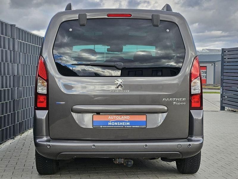 Gebraucht Peugeot Partner Tepee Allure 110 PS (80 kW) 2017 Grau Van / Kleinbus