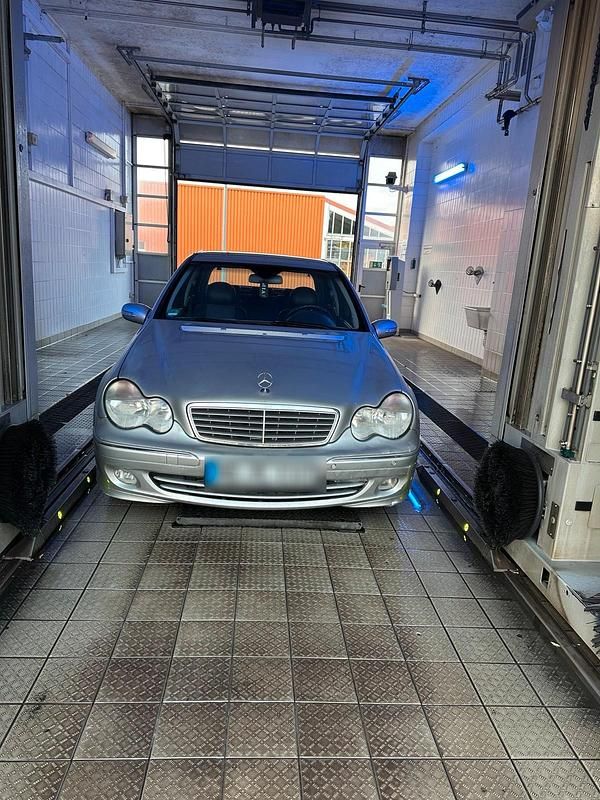 Gebraucht 2004 Mercedes C180 Limousine | 1.200 € (Superpreis) - Bild 1/4