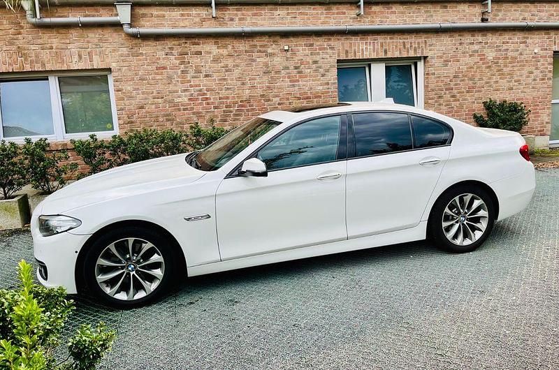 Weiß Gebraucht 2013 BMW 520 Sport Line Limousine | 14.900 € (Fairer Preis) - Bild 1/4