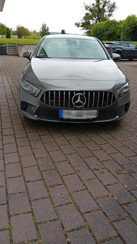 Grau Gebraucht 2019 Mercedes A180 Coupé | 24.999 € (Teuer) - Bild 1/4