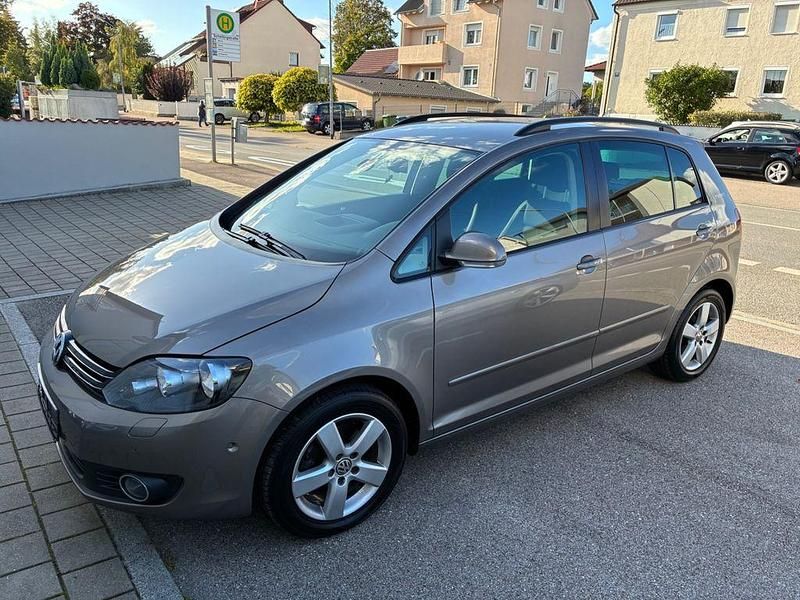 Braun Gebraucht 2011 VW Golf Plus Cross Team Van / Kleinbus | 8.400 € (Fairer Preis) - Bild 1/4