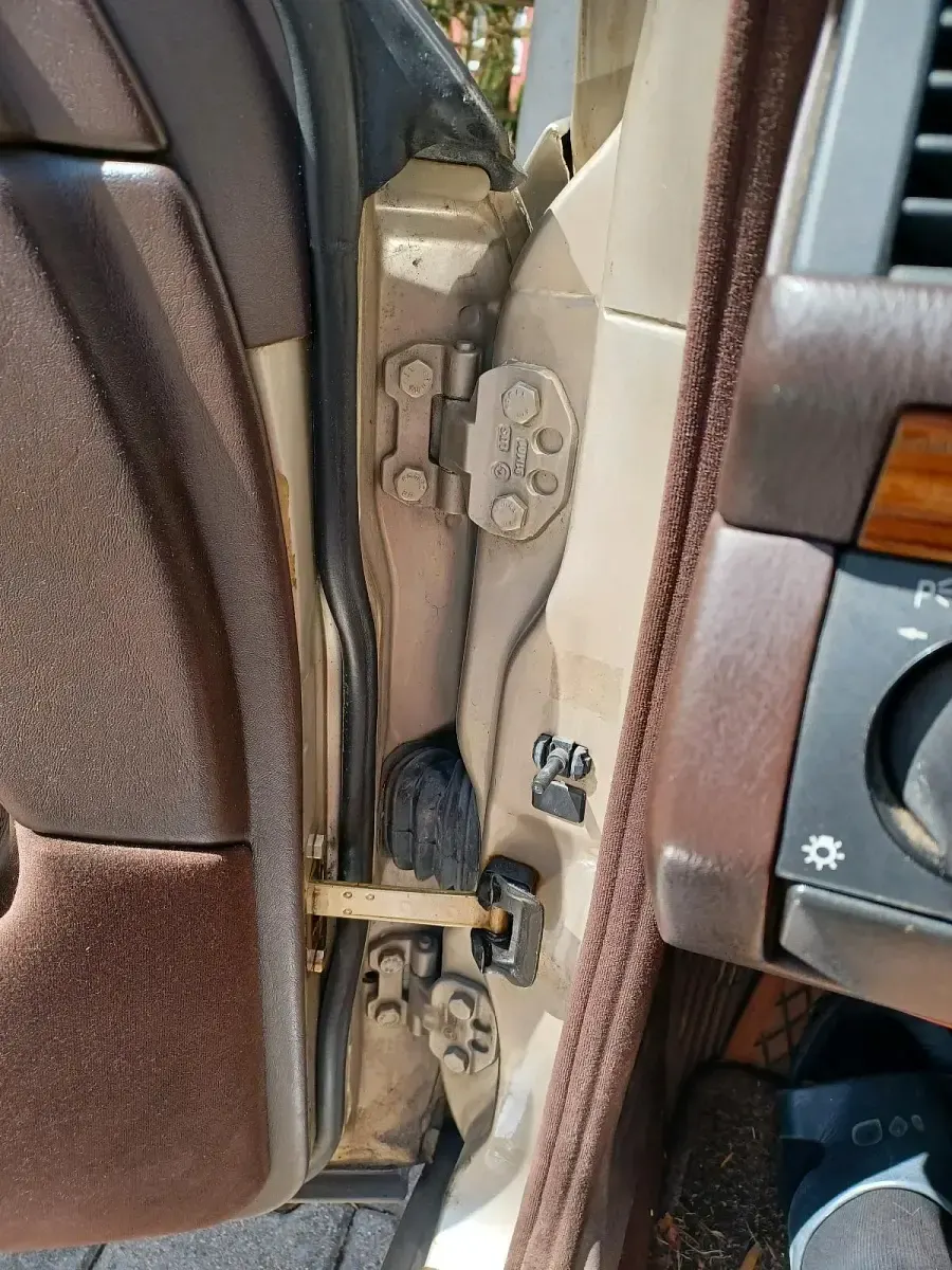 Gebraucht Mercedes 300 113 PS (83 kW) 1991 Beige Limousine