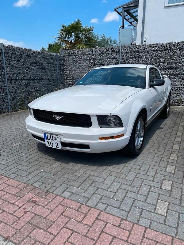 Weiß Gebraucht 2007 Ford Mustang S Coupé | 16.499 € - Bild 1/4