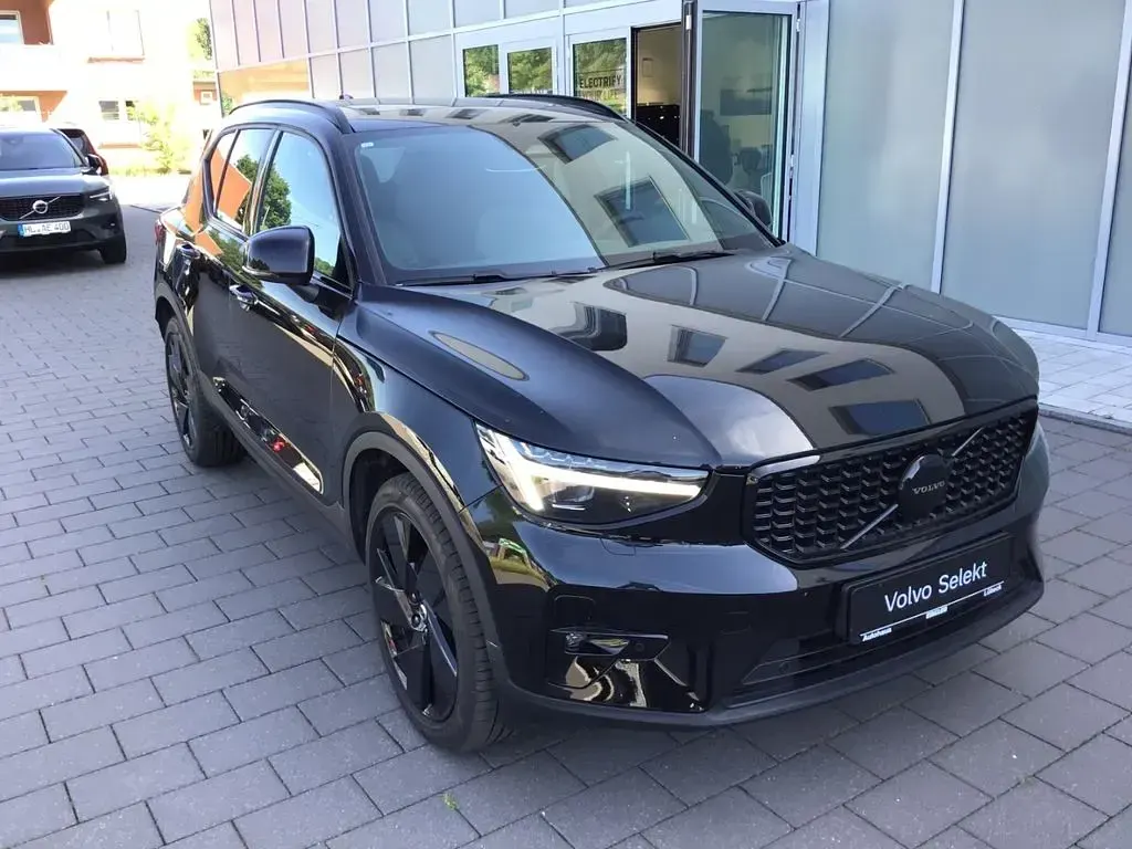 Gebraucht Volvo XC40 Plus 163 PS (119 kW) 2025 Schwarz SUV