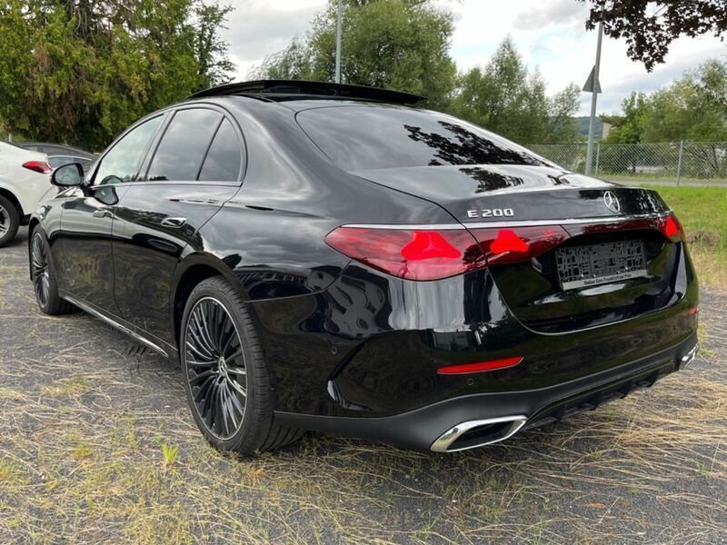 Gebraucht Mercedes E200 AMG 204 PS (150 kW) 2024 Schwarz Limousine